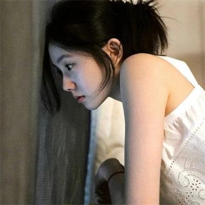 森林里的熊先生冬眠中